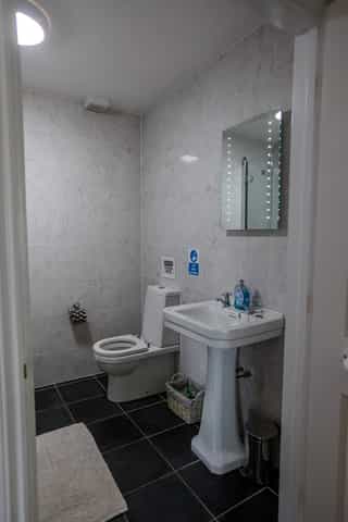 A bathroom at Castle View Lodge